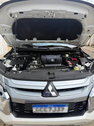 MITSUBISHI L200 TRITON 2.4 16V TURBO DIESEL SPORT HPE-S CD 4P 4X4 AUTOMÁTICO